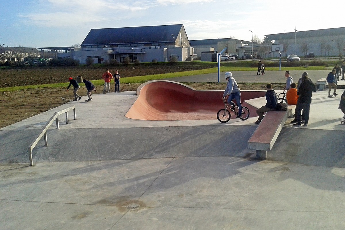 Beaumont-en-Véron skatepark